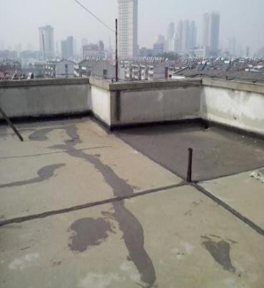 阿拉尔漏水维修 楼顶漏水是什么原因，楼顶漏水维修方法是什么?